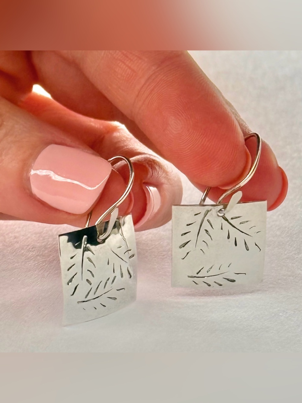 Vintage Signed Ann Harvey AH Sterling Silver Hand Chased Square Earrings - Picture 6 of 9